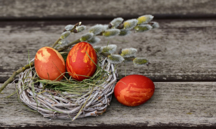 Bild Ostermarkt mit Eiern in kleinem Nest